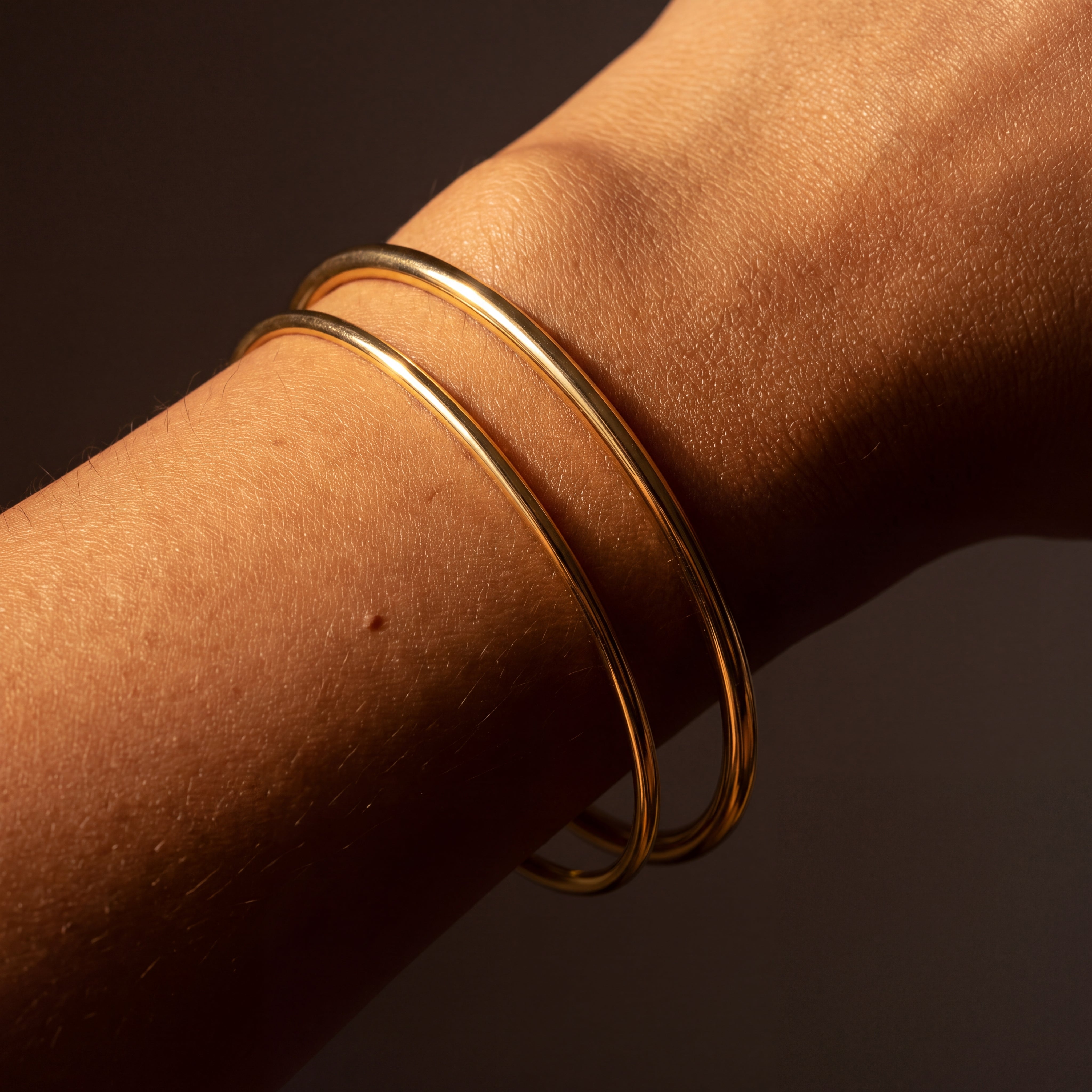 Waterproof 18K gold plated bangle bracelet in 316L stainless steel
