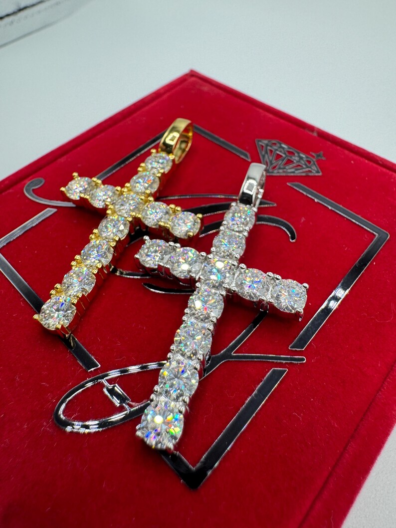 Moissanite Pendant Necklace, Cross-Style – S925 Sterling Silver or Gold Finish