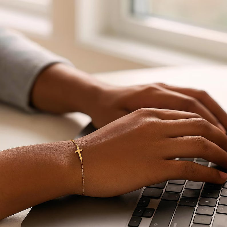 Minimalist Gold Bracelet with Cross-Shaped Charm – Waterproof Stainless Steel Jewelry for Women