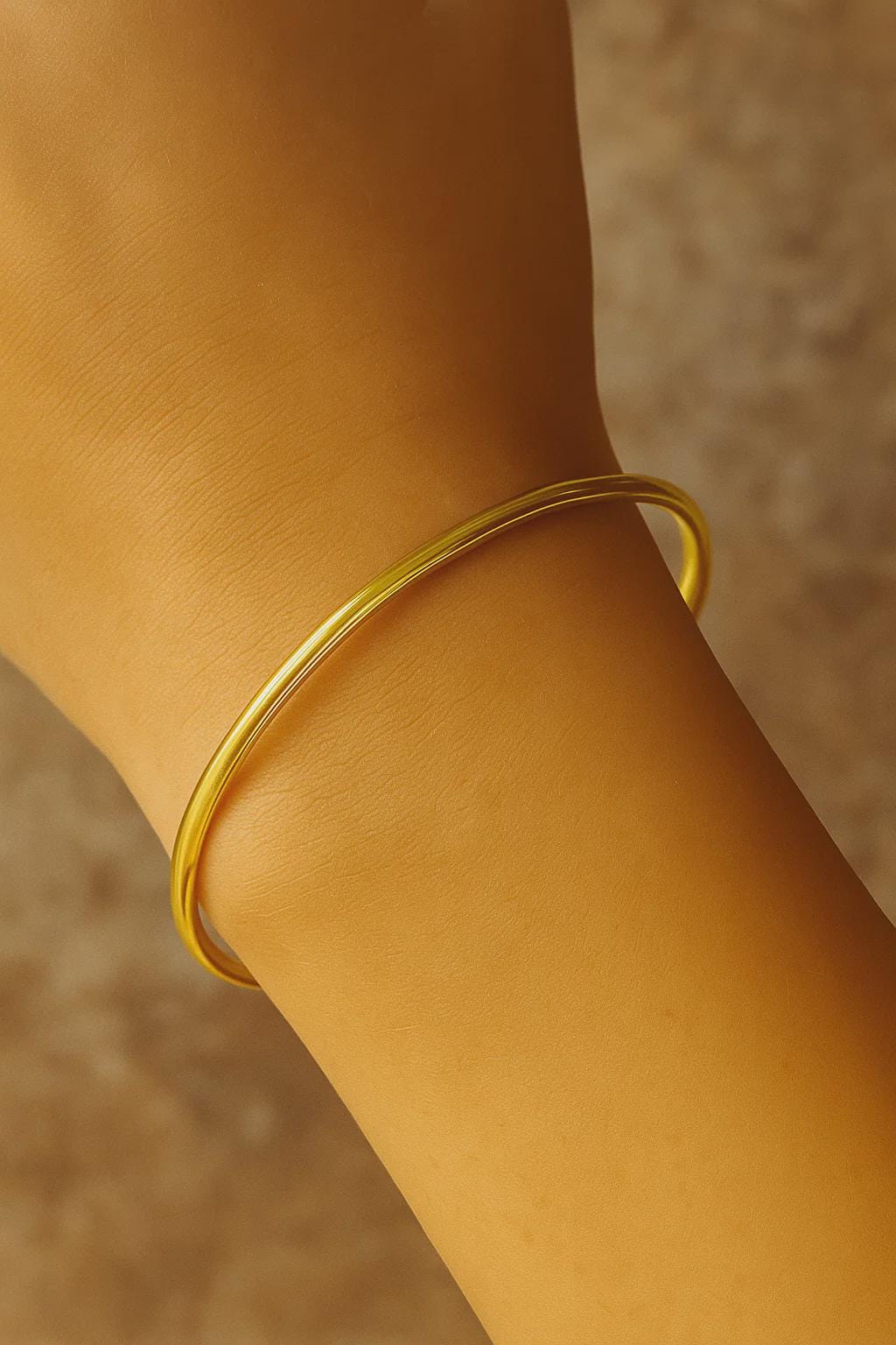 18K gold plated bangle available in 2 mm and 4 mm widths